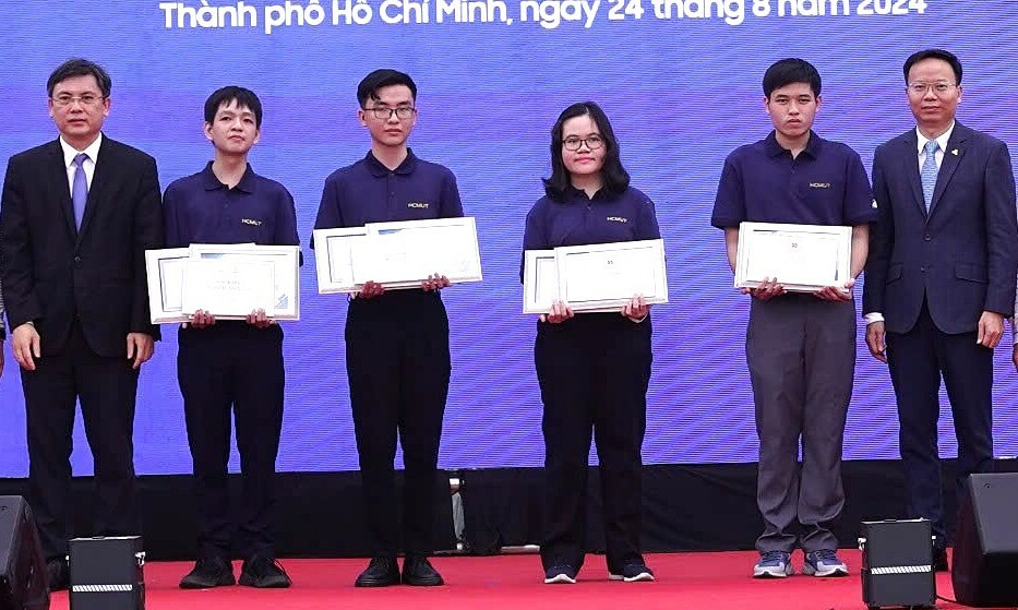 Bốn Thí Sinh Đỗ Đầu Vào Đại Học Bách Khoa Tp Hcm