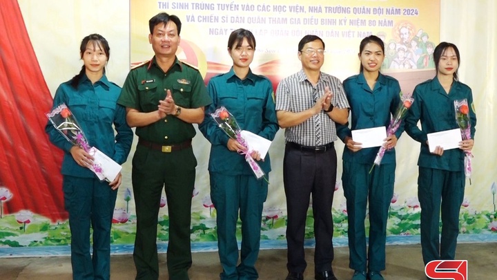 Gặp Mặt, Tuyên Dương Thí Sinh Trúng Tuyển Vào Các Học Viện, Trường Trong Quân Đội Năm 2024