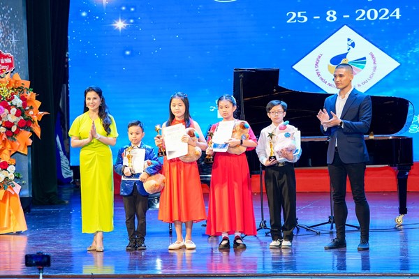 Trao Giải Cho 156 Thí Sinh Tham Gia Festival Piano Ameb Hải Phòng 2024