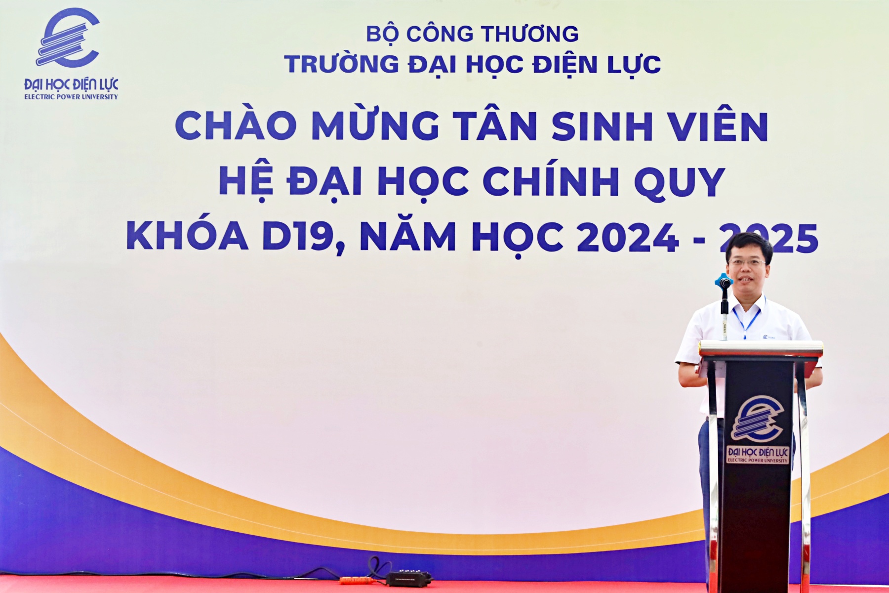 Tân Sinh Viên Trường Đại Học Điện Lực