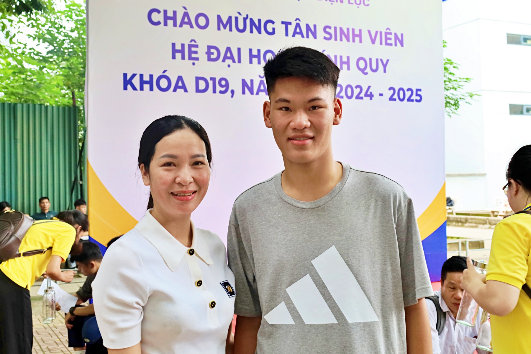 Tân Sinh Viên Trường Đại Học Điện Lực