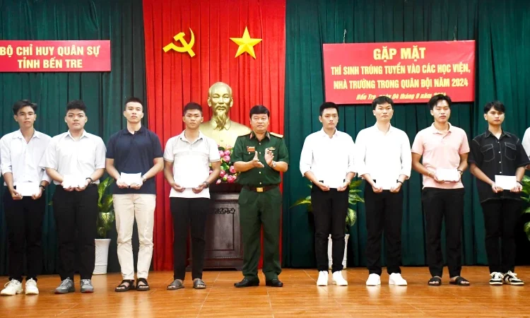 Gặp Mặt Động Viên Thí Sinh Trúng Tuyển Vào Các Học Viện, Nhà Trường Trong Quân Đội Năm 2024