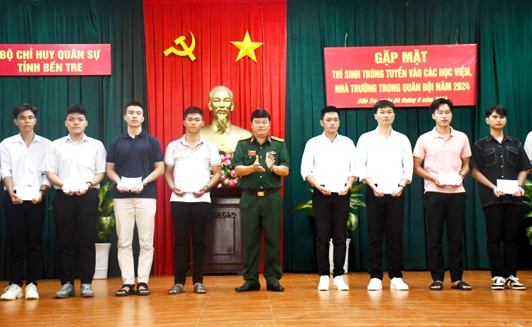 Gặp Mặt Động Viên Thí Sinh Trúng Tuyển Vào Các Học Viện, Nhà Trường Trong Quân Đội Năm 2024