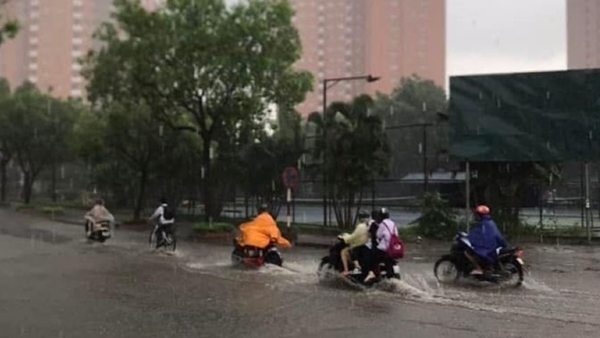 Mưa Lớn Kéo Dài, Thêm Nhiều Trường Chuyển Sang Dạy Học Trực Tuyến