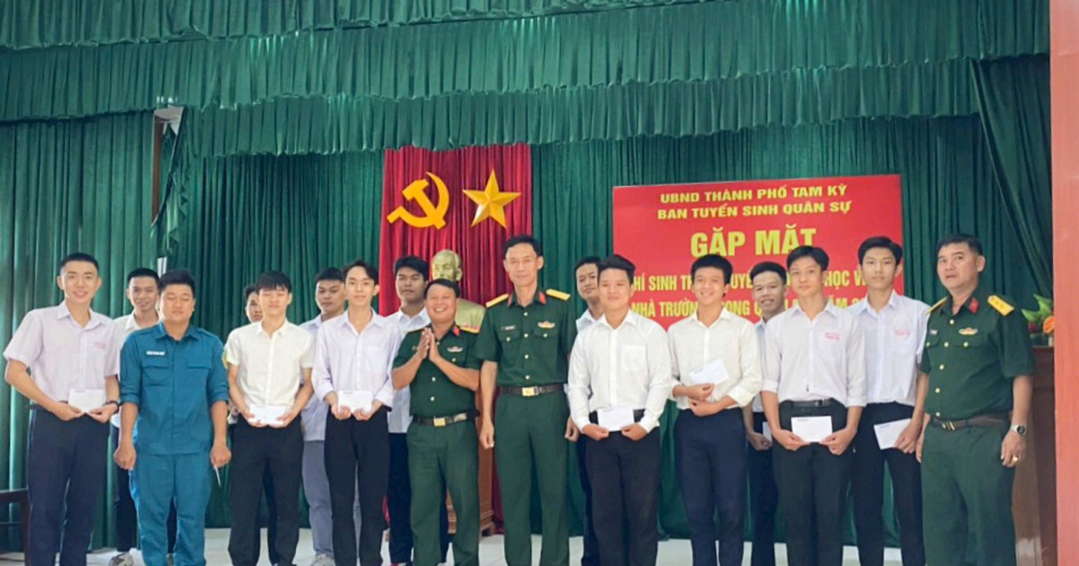 Tam Kỳ Gặp Mặt 14 Thí Sinh Trúng Tuyển Vào Các Học Viện, Nhà Trường Trong Quân Đội Năm 2024