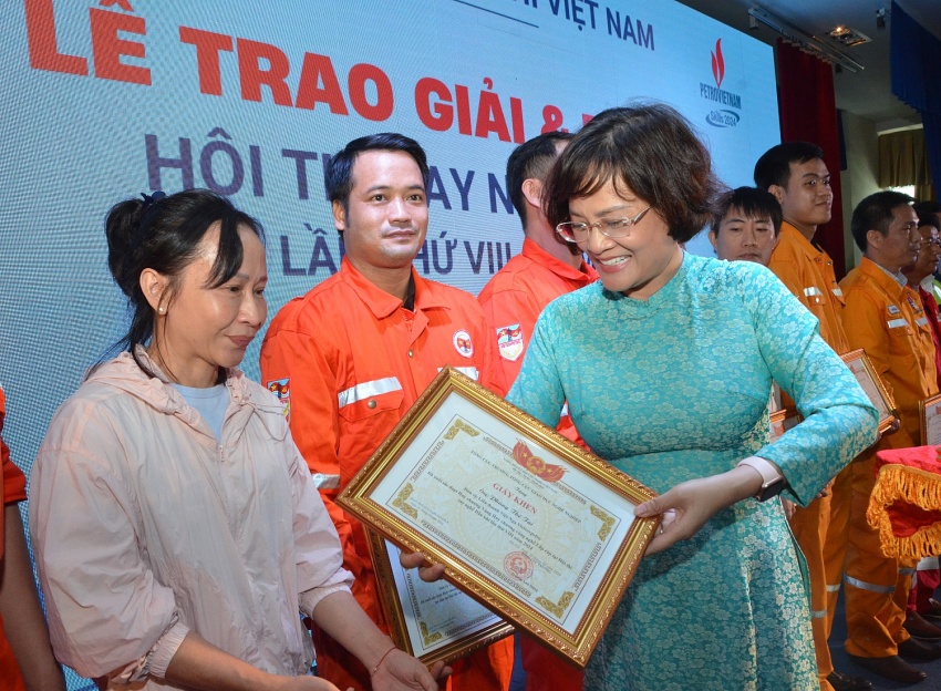 [Chùm Ảnh]: Trao Giải Cho Các Thí Sinh Tại Hội Thi Tay Nghề Dầu Khí Lần Viii