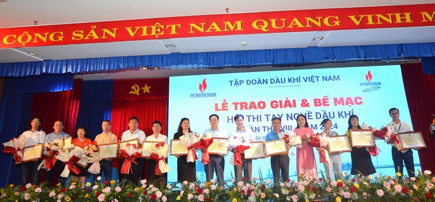 Chùm Ảnh: Lễ Bế Mạc Và Trao Giải Cho Các Thí Sinh Đoạt Giải Tại Hội Thi Tay Nghề Dầu Khí Lần Viii