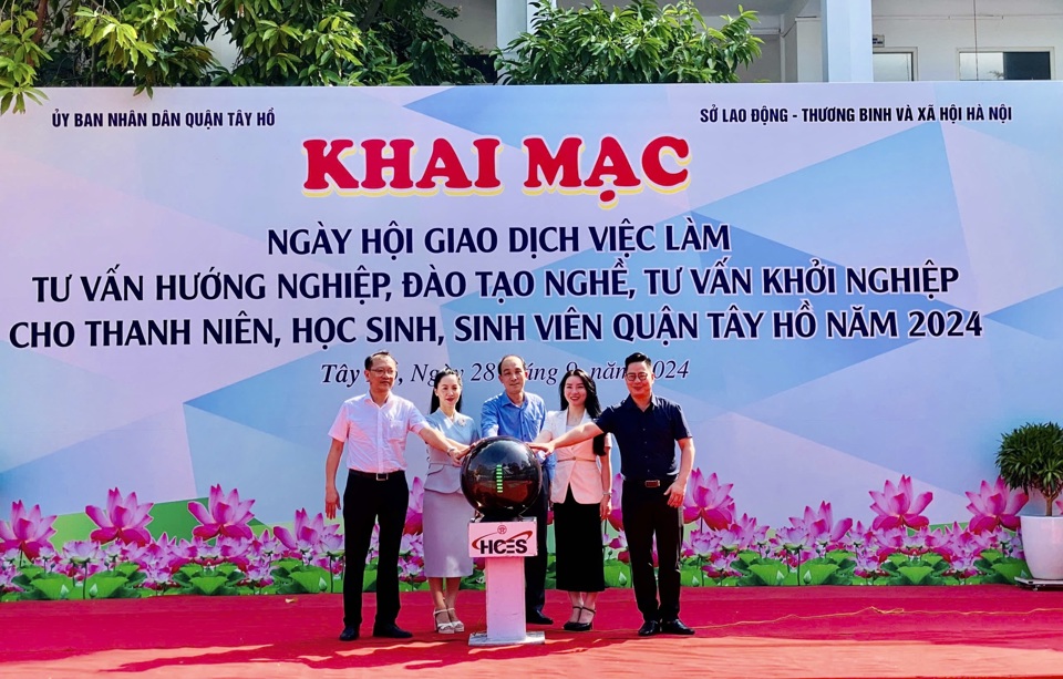 C&Amp;Aacute;C Đại Biểu Thực Hiện Nghi Thức Khai Mạc Ng&Amp;Agrave;Y Hội Giao Dịch Việc L&Amp;Agrave;M. Ảnh: Nguyễn Hải