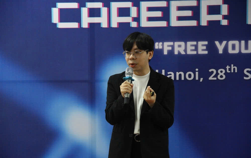 Diễn Giả Chia Sẻ Với Sinh Vi&Amp;Ecirc;N Tại Sự Kiện&Amp;Nbsp;Ddp Career Day 2024.