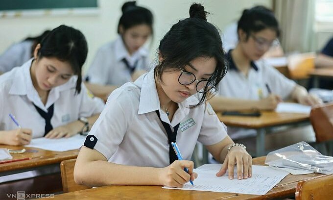 Bất Ngờ Vì Độ Khó Của Đề Tham Khảo Tiếng Anh Thi Tốt Nghiệp 2025