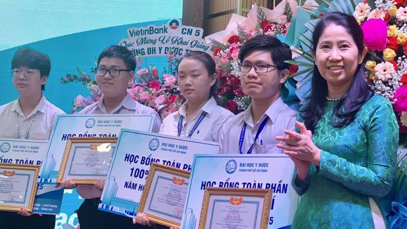 Thí Sinh Đăng Ký Xét Tuyển Vào Trường Đại Học Y Dược Tp.hcm Liên Tục Tăng