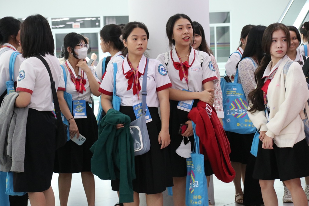 Đại Học Không Nhàn, Sinh Viên Choáng Khi Ngày Nào Cũng Kiểm Tra - 1