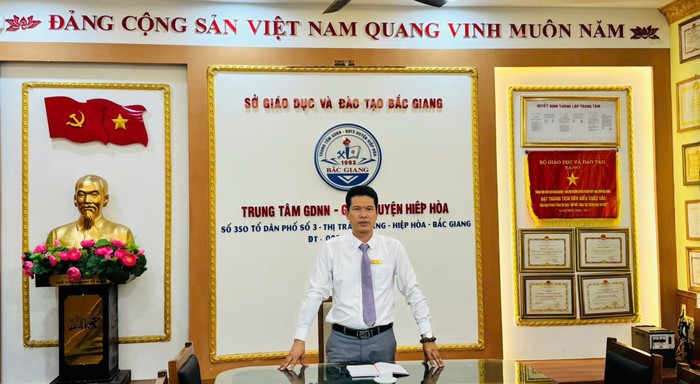 Thầy Nguyễn Văn Công - Giám Đốc Trung Tâm Giáo Dục Nghề Nghiệp - Giáo Dục Thường Xuyên Huyện Hiệp Hòa, Tỉnh Bắc Giang. Ảnh_ Nvcc (1).Jpg