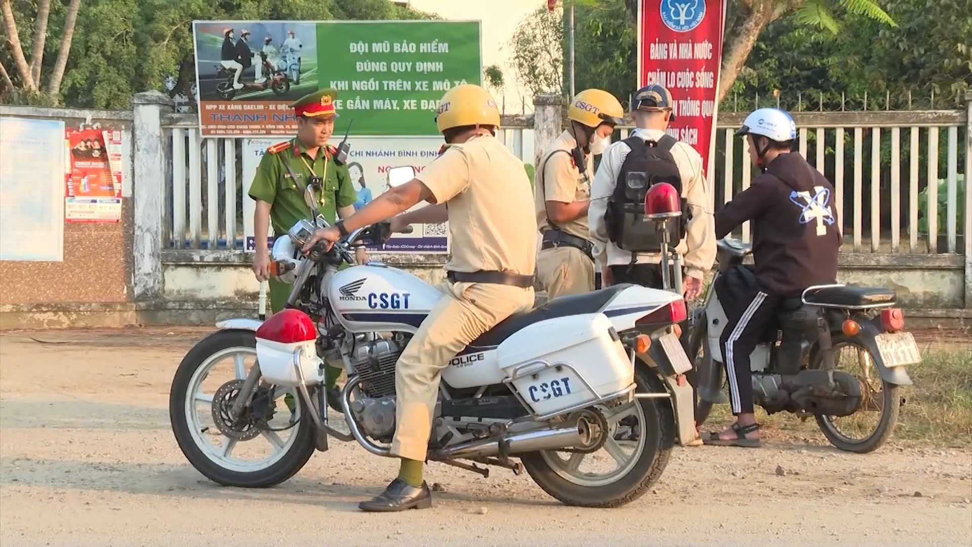 Bình Định: Học Sinh Vi Phạm Giao Thông Giảm Hẳn Sau Nửa Tháng Ra Quân Cao Điểm- Ảnh 3.