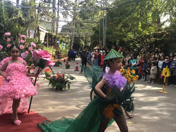 Gần 140 Thí Sinh Biểu Diễn Thời Trang Chào Mừng Festival Hoa Đà Lạt