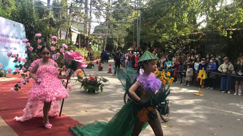 Gần 140 Thí Sinh Biểu Diễn Thời Trang Chào Mừng Festival Hoa Đà Lạt