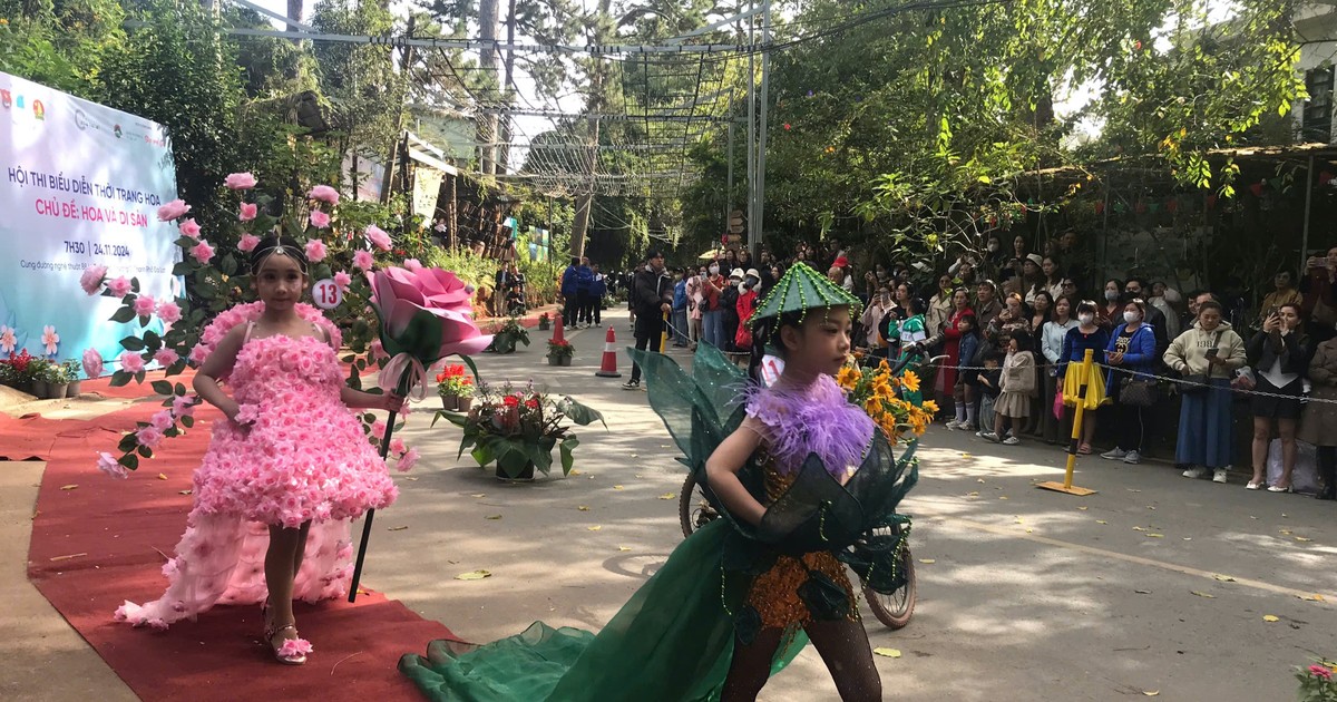 Gần 140 Thí Sinh Biểu Diễn Thời Trang Chào Mừng Festival Hoa Đà Lạt