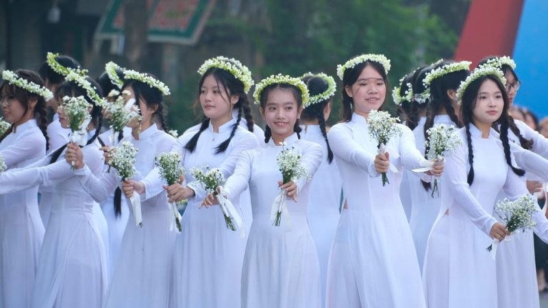 Hàng Ngàn Học Sinh Hà Nội Tinh Khôi Trong ‘Hành Khúc Học Sinh Thủ Đô’