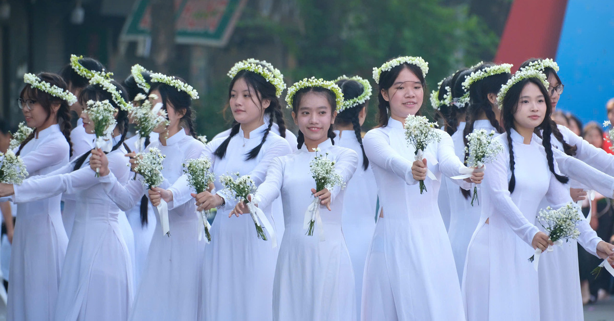 Hàng Ngàn Học Sinh Hà Nội Tinh Khôi Trong ‘Hành Khúc Học Sinh Thủ Đô’