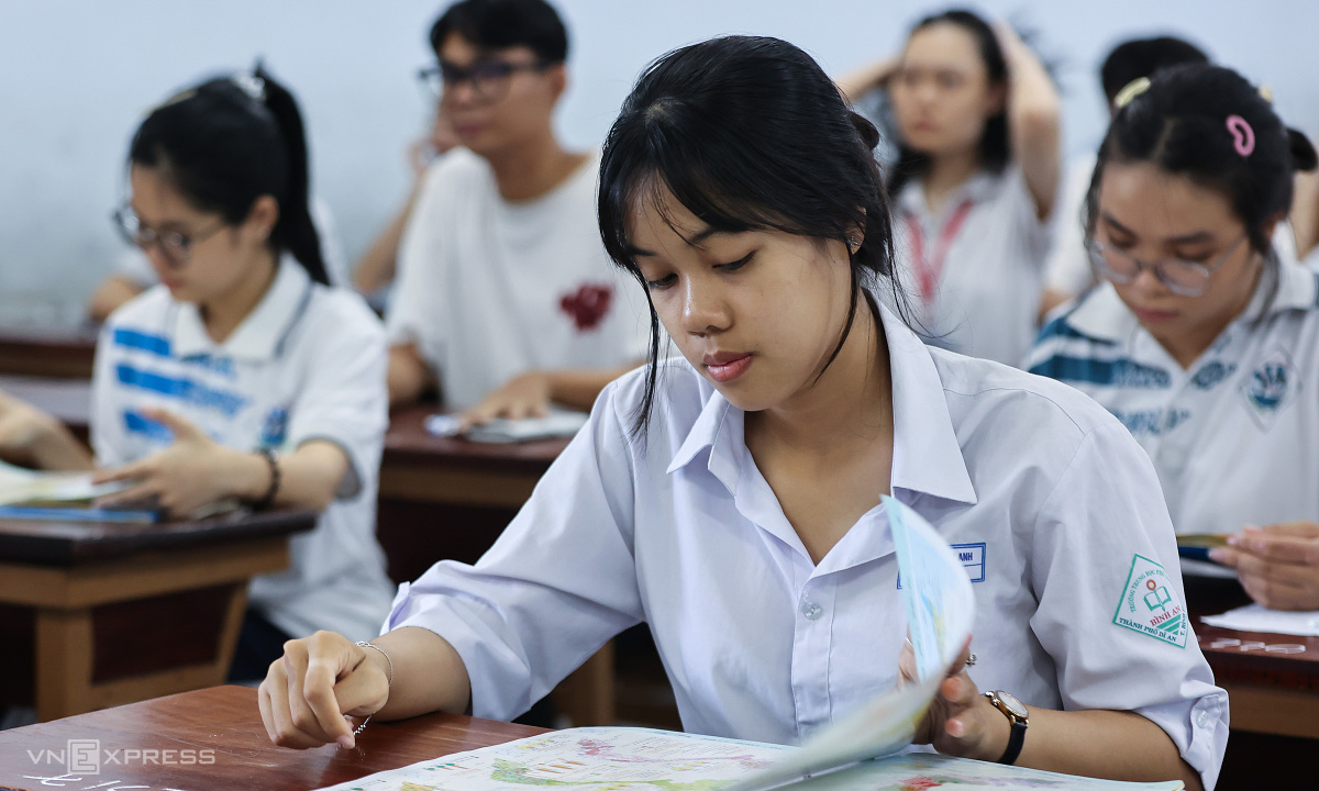 Thí Sinh Choáng Vì Đề Thi Đánh Giá Năng Lực Gần 10 Môn