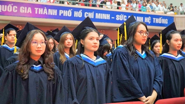 Trên 90% sinh viên đại học sau khi tốt nghiệp ở lại thành phố làm việc