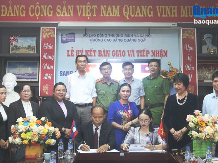 Trường Cao Đẳng Quảng Ngãi Tiếp Nhận 16 Sinh Viên Lào