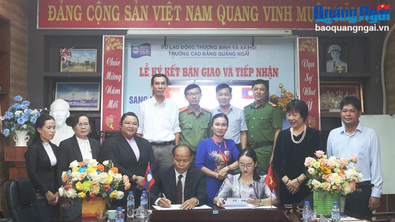 Trường Cao Đẳng Quảng Ngãi Tiếp Nhận 16 Sinh Viên Lào