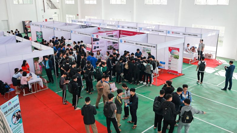 Ngày hội việc làm – Job Fair năm 2024: Nhiều cơ hội việc làm cho sinh viên Trường Đại học Sao Đỏ tại các doanh nghiệp Hàn Quốc